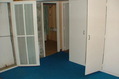 Bedroom with en-suite bathroom, built in wardrobes