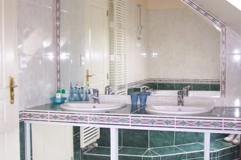 Upstairs bathroom in the villa