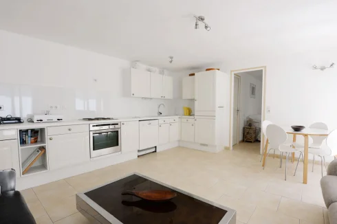 Garden flat - open-plan kitchen and lounge area