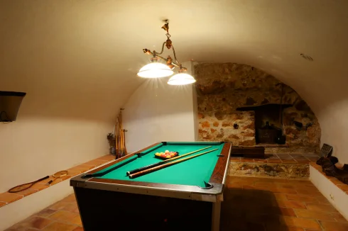 Villa Pool Table