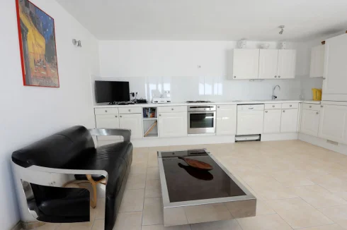 Garden flat - open-plan kitchen and lounge area