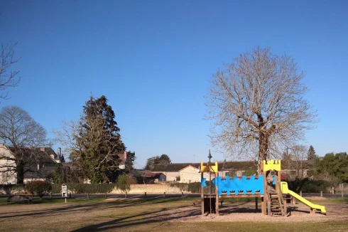 La Place des Marronniers, Ouzilly