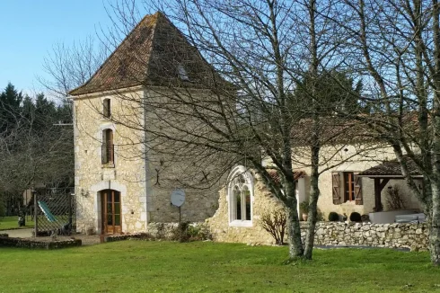 Pigeonnier and farmhouse