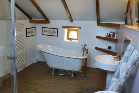 Farmhouse bedroom 1 ensuite