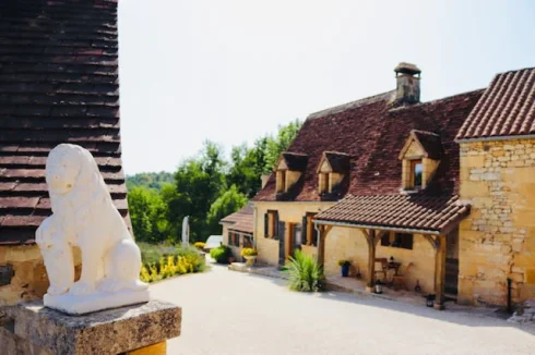 Entrance to the property, showing the beautiful main house.