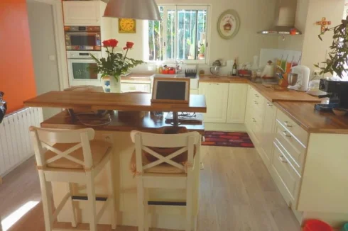 Kitchen with island breakfast bar