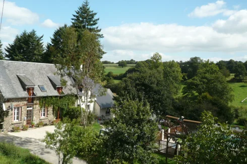 FARMHOUSE AND lITTLEHOLME