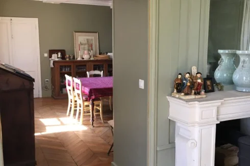 Manoir drawing room looking to the dining room