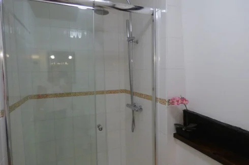 Matisse Shower Room