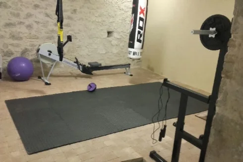 A Home Gym with plenty of space for your fitness program!