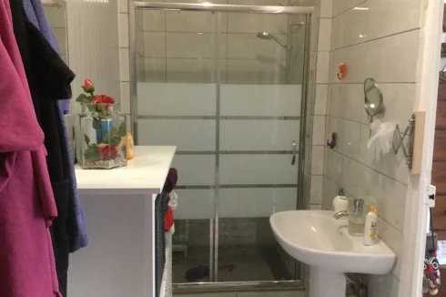 Bathroom (first floor)