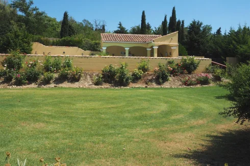 Garden, view to pool house