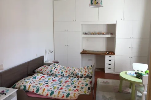 A bedroom with two kids beds