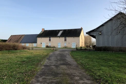 To the guesthouses, barn and car park