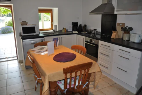 Villa Bouleau - the kitchen and dining area