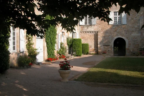 The Large Courtyard Overlooks the Valley