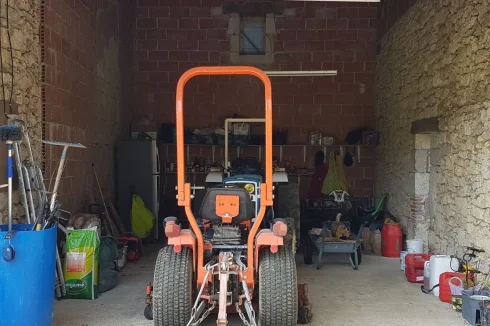 Garage pouvant être aménagé avec une mezzanine ouverture 3 fenêtres en haut