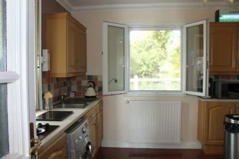 Kitchen - view to small lake