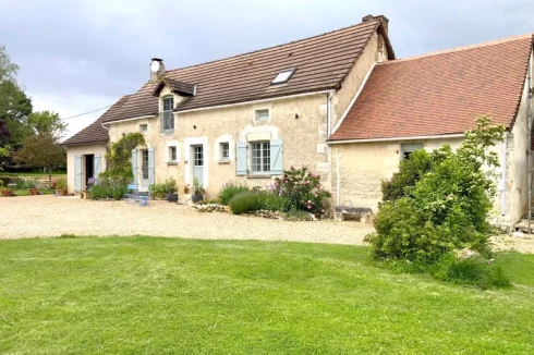 5-Bed Renovated Farmhouse, Villemort, Vienne