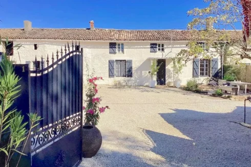 Renovated Farmhouse, Sauze-Vaussais, Deux-Sevres