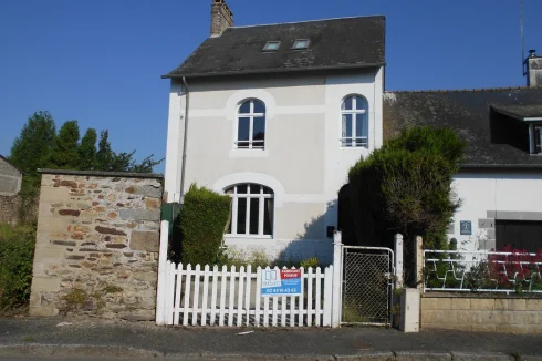 Price Reduced 3+Bedroom End Terrace House with Courtyard and Outbuilding. Extra Plot Available.