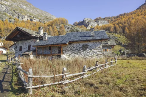 Semi-Detached Alpine Chalet to Renovate Ste Foy Tarentaise