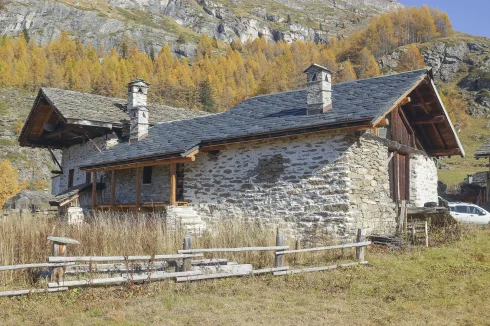 Semi-Detached Alpine Chalet to Renovate Ste Foy Tarentaise