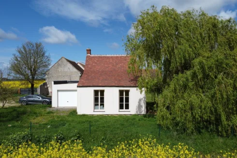 Rear of gîte and gîte garage