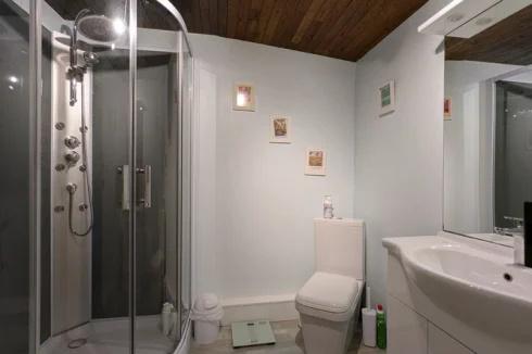 Shower-room/WC