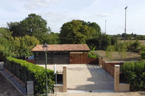 Garage / workshop / carport