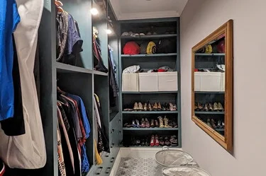 Walk-in wardrobe