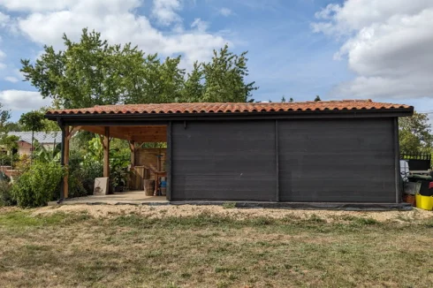 Car port / covered terrace