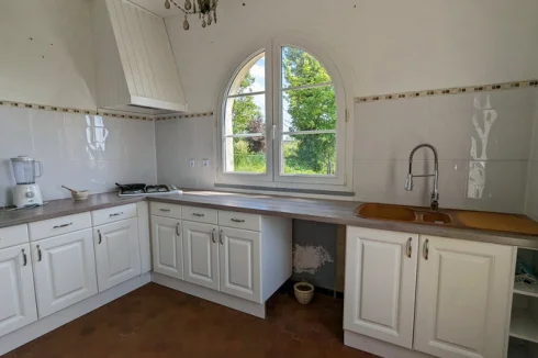 Cottage - kitchen