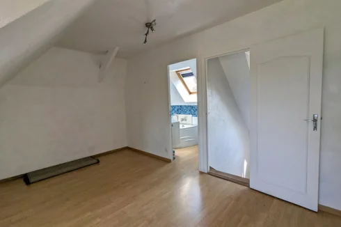 Cottage - bedroom 1 + bathroom