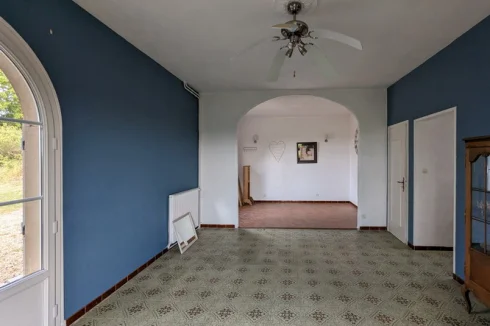 Cottage - towards dining area