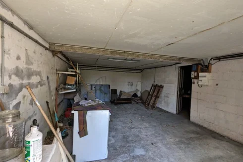 Cottage - basement garage