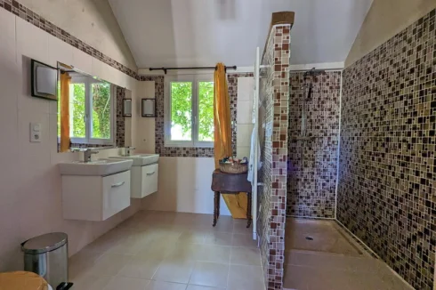 Gîte - shower room