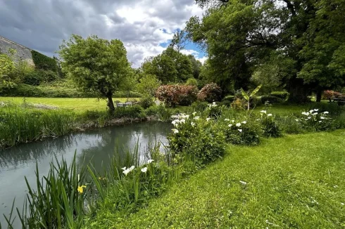 Fabulous 3-Bed Farmhouse Plus 3-Bed Cottage in Magical Gardens