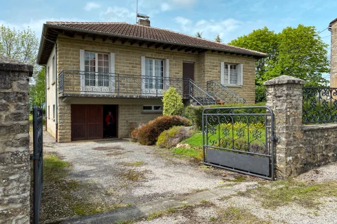 3 Bedroom Stone House on Edge of Pretty Village