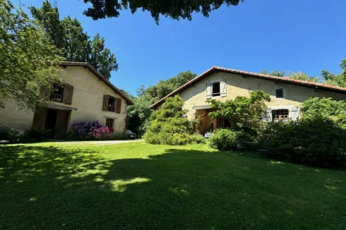 Authentic Landaise Farmhouse with 2 Guest Cottages, Pool, 1.2HA of Flower-Filled Cottage Gardens