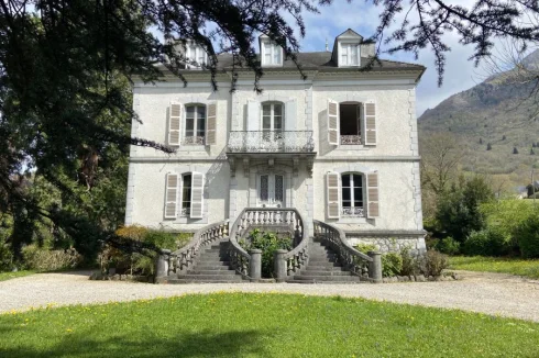 Handsome Empire Style Manor House with Beautiful Mountain Views, 30 Minutes from Pau.