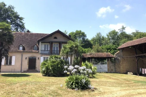 A Striking Maison De Maitre Offering an Exceptional Restoration Opportunity!