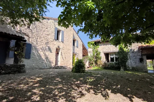 A Pretty 3 Bed Country Property with Independent Guest House