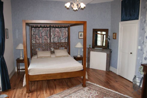 A bedroom in the manor