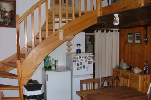 Kitchen towards lounge