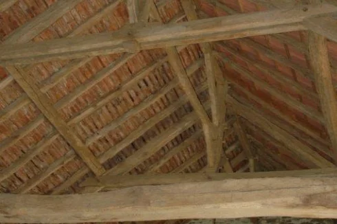 Stone barn solid oak roof frame w/ excellent roof