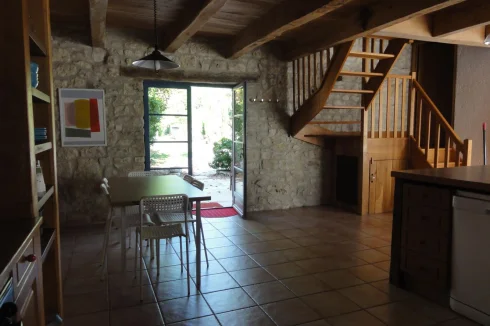 gite kitchen and dining area