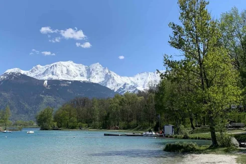 The Passy Lake and its leisure base