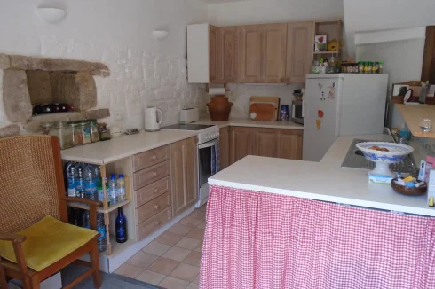 Looking in to kitchen