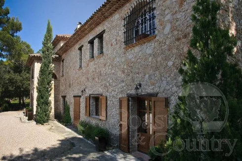 Magnificent stone bastide for sale in Correns